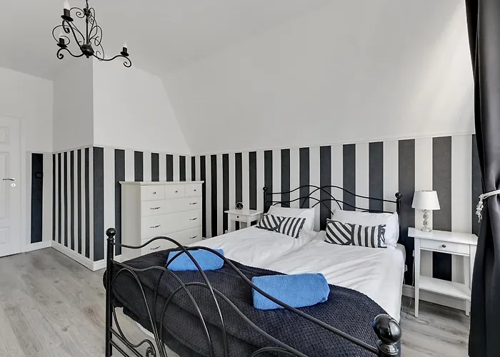 Louise Old Town Charm On Dluga Street Apartment *